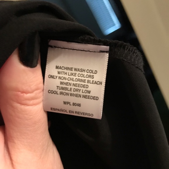 Sleeveless V-Neck Blouse - Picture 8 of 9